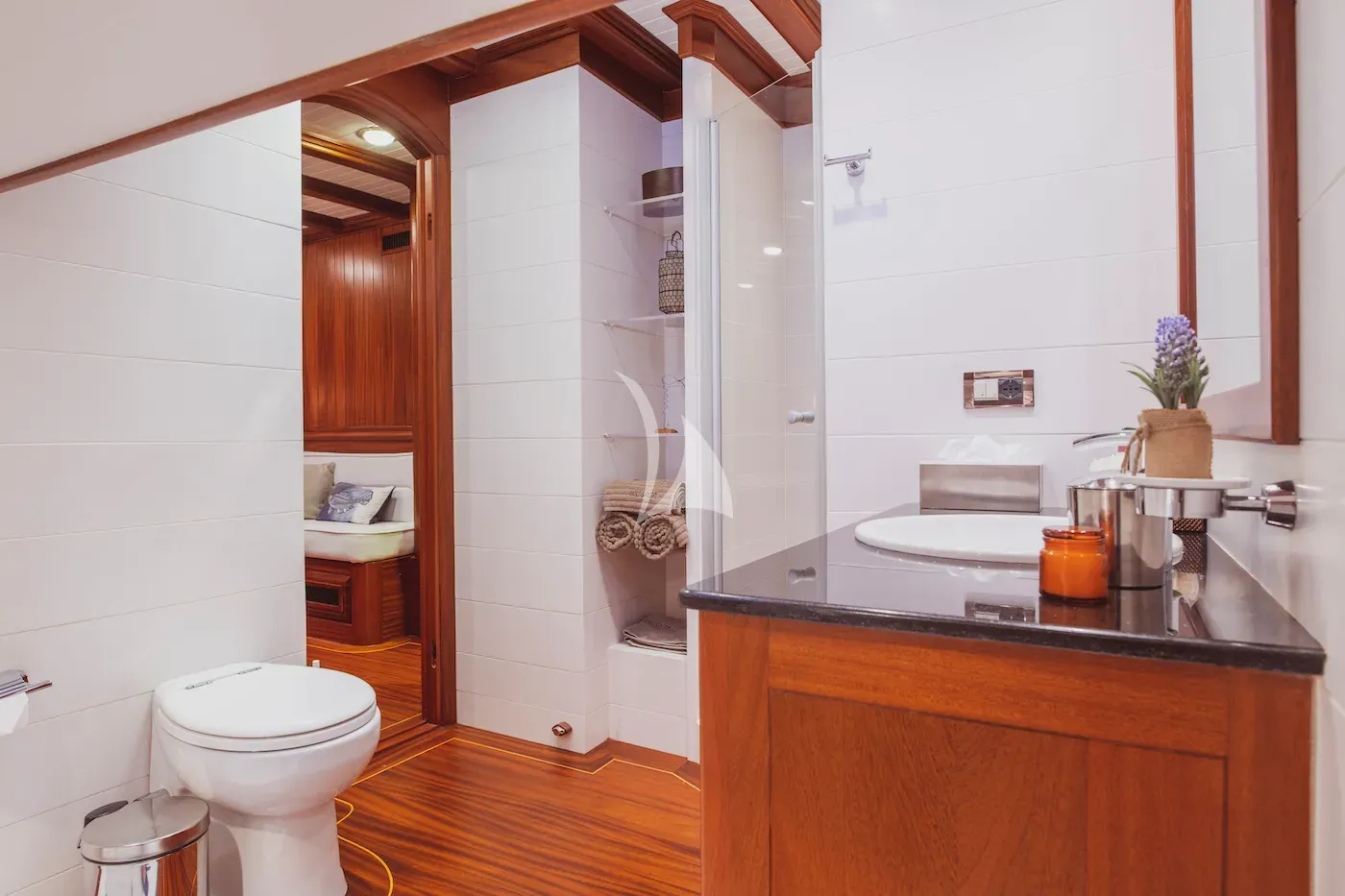 HIC SALTA Charter Yacht