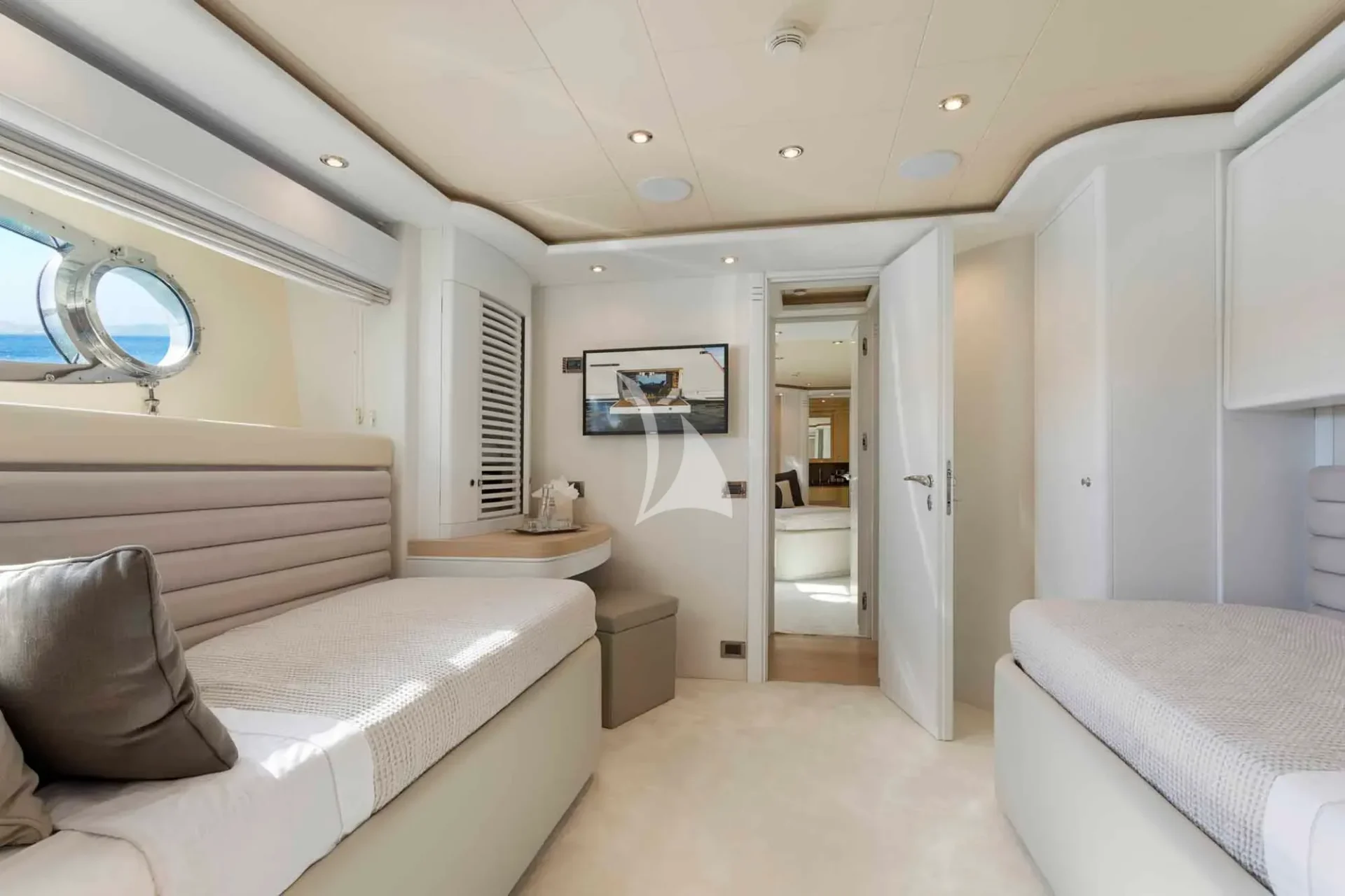 PARADISE Charter Yacht