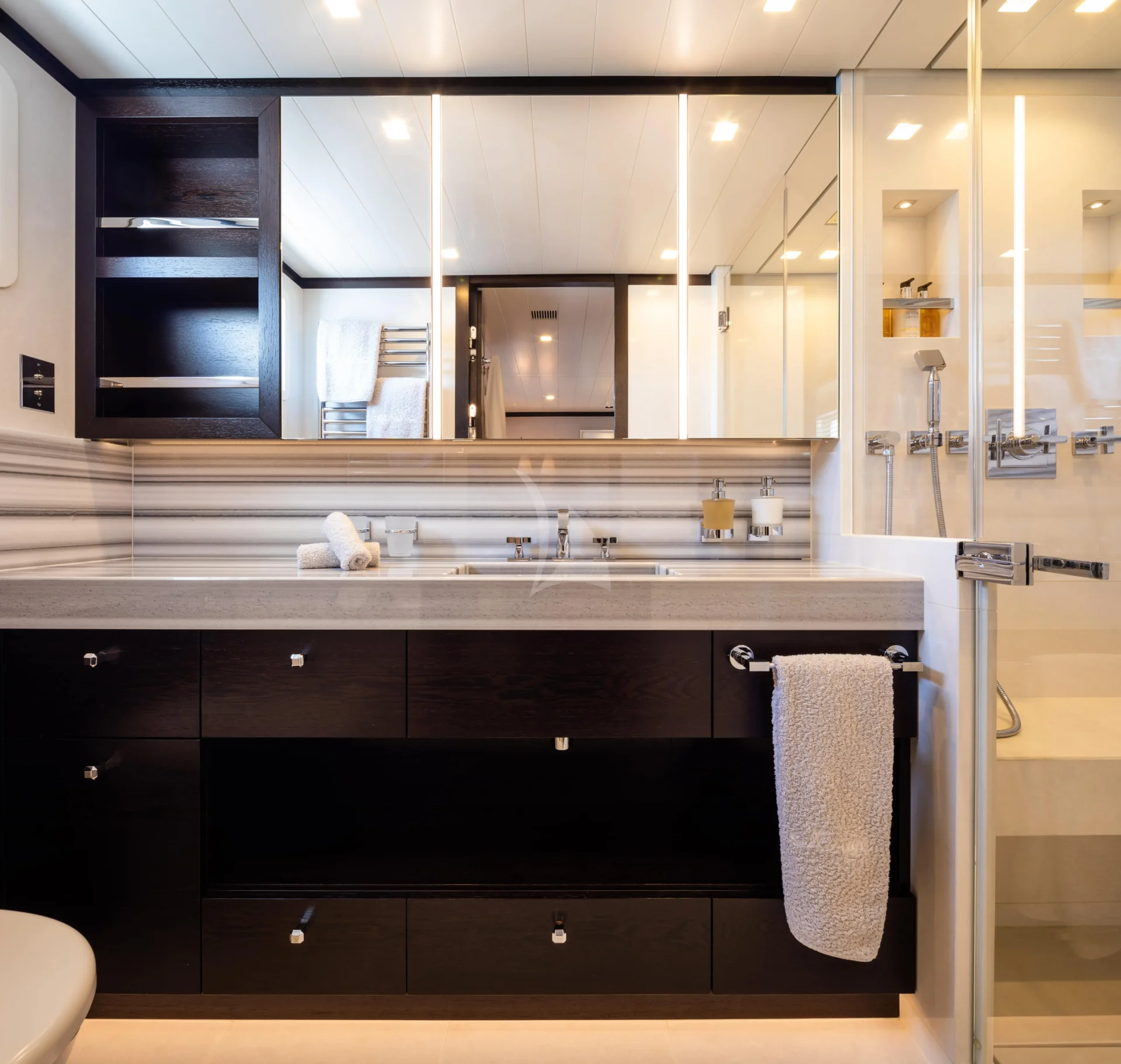 MIRAGE Charter Yacht