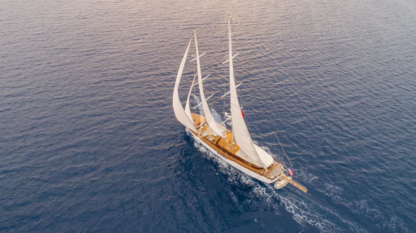 HIC SALTA Charter Yacht