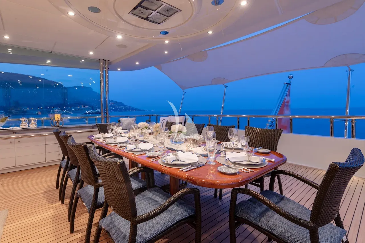 LUCKY LADY Charter Yacht