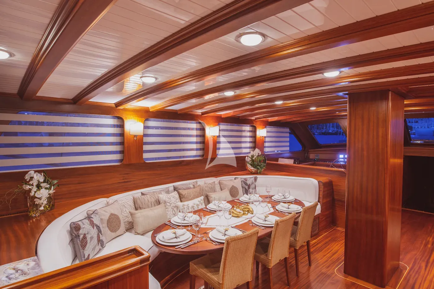 HIC SALTA Charter Yacht