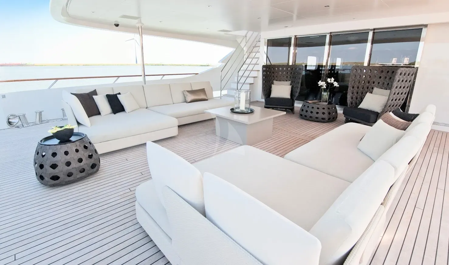 LATITUDE Charter Yacht