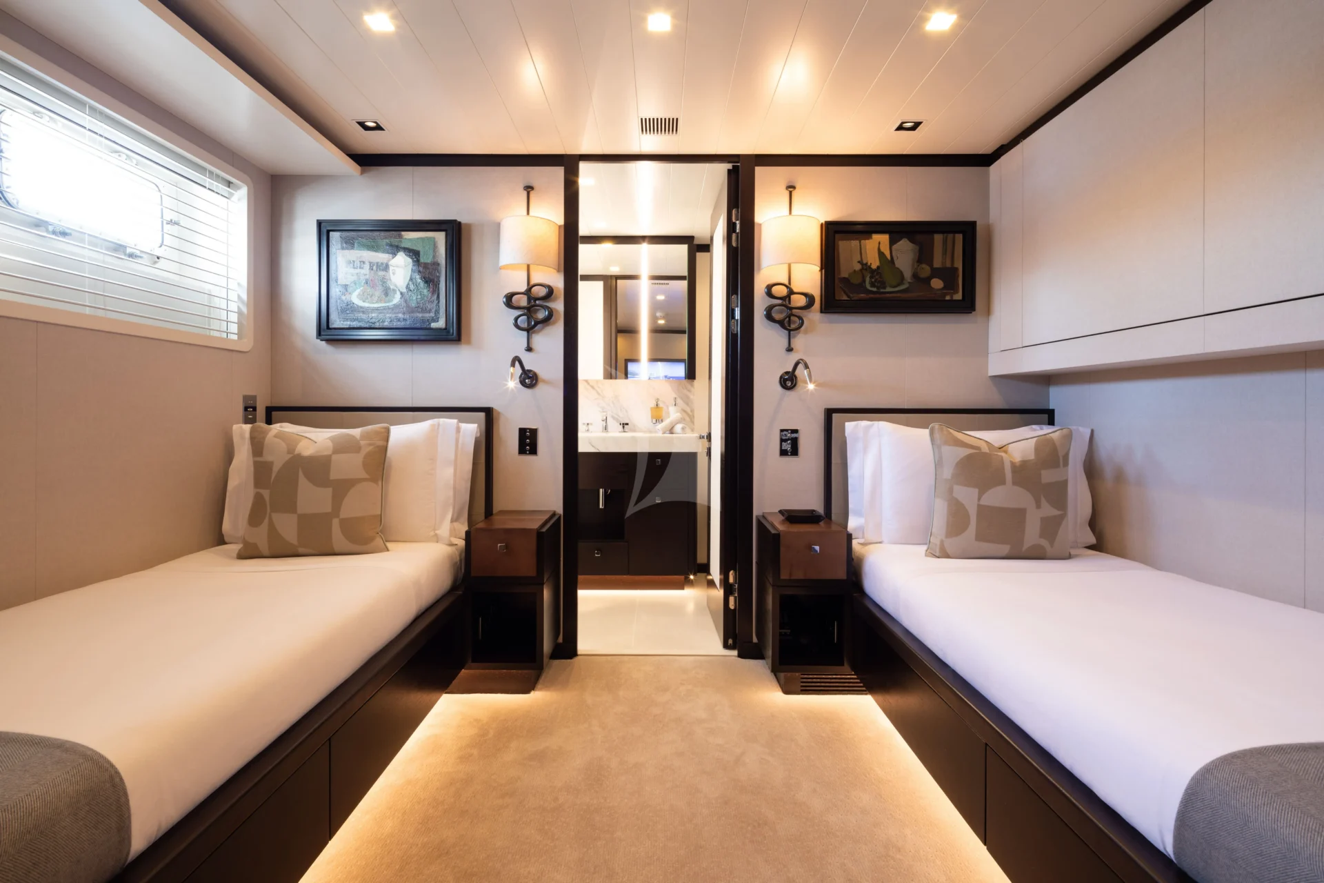 MIRAGE Charter Yacht