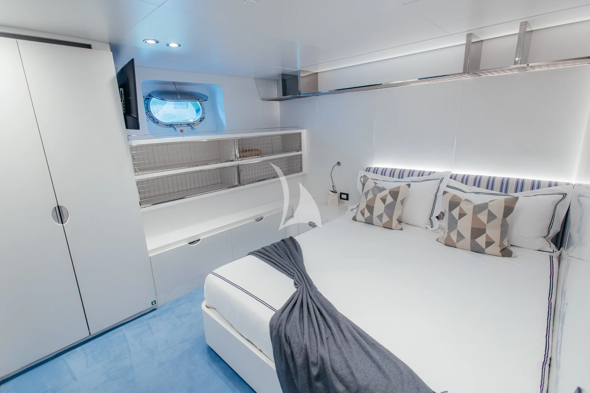 LADY IN BLUE Charter Yacht