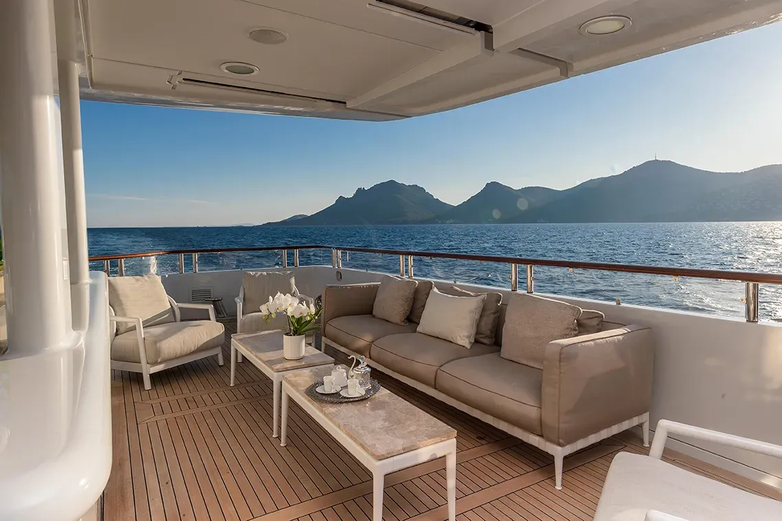FRIENDSHIP Charter Yacht