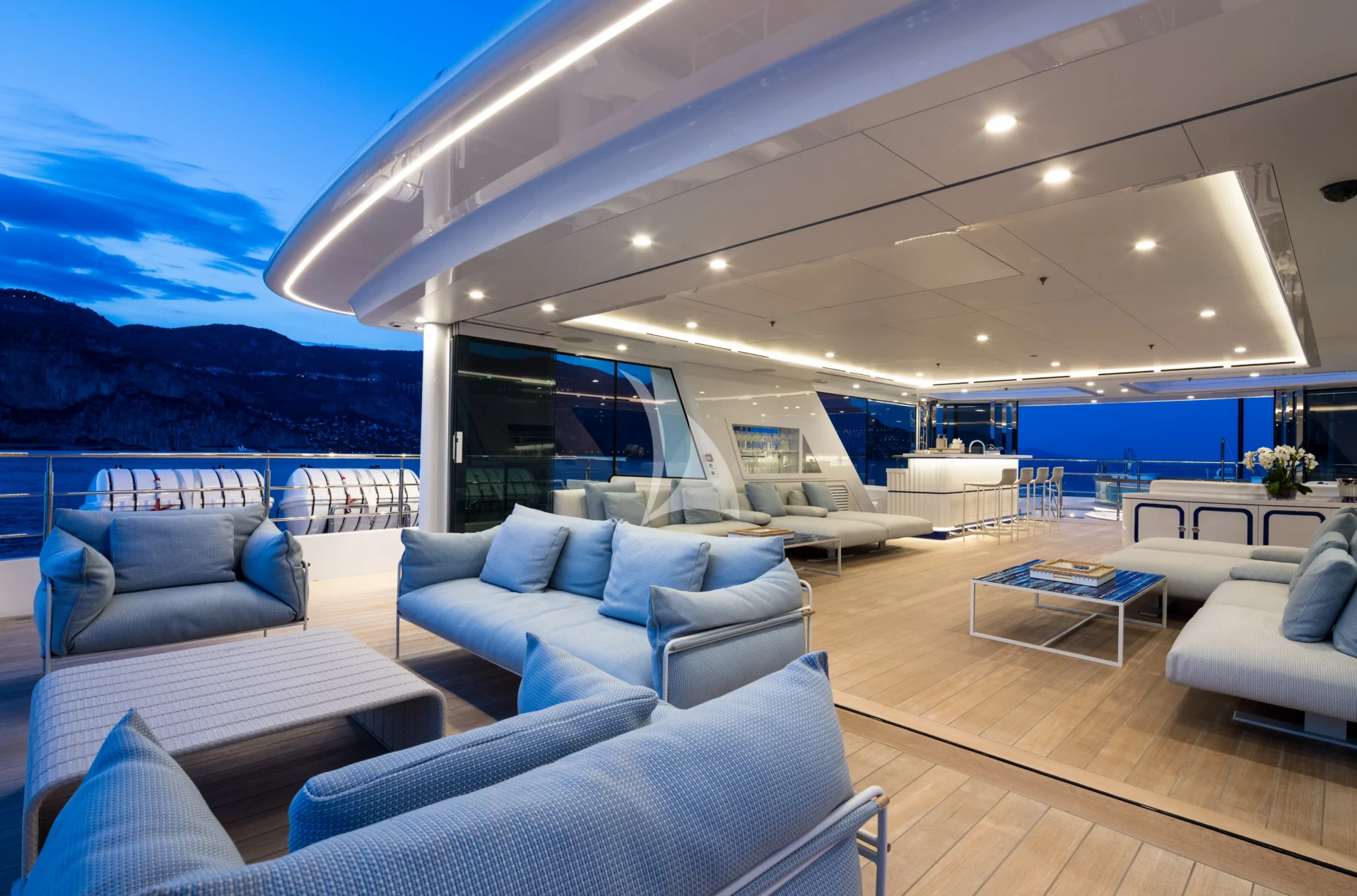 CORAL OCEAN Charter Yacht