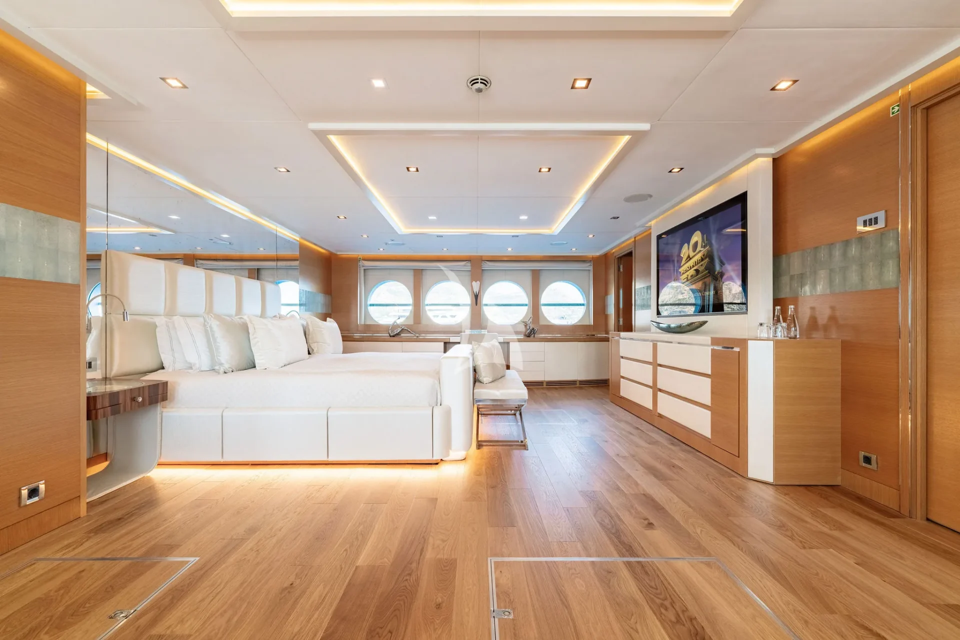 DB9 Charter Yacht
