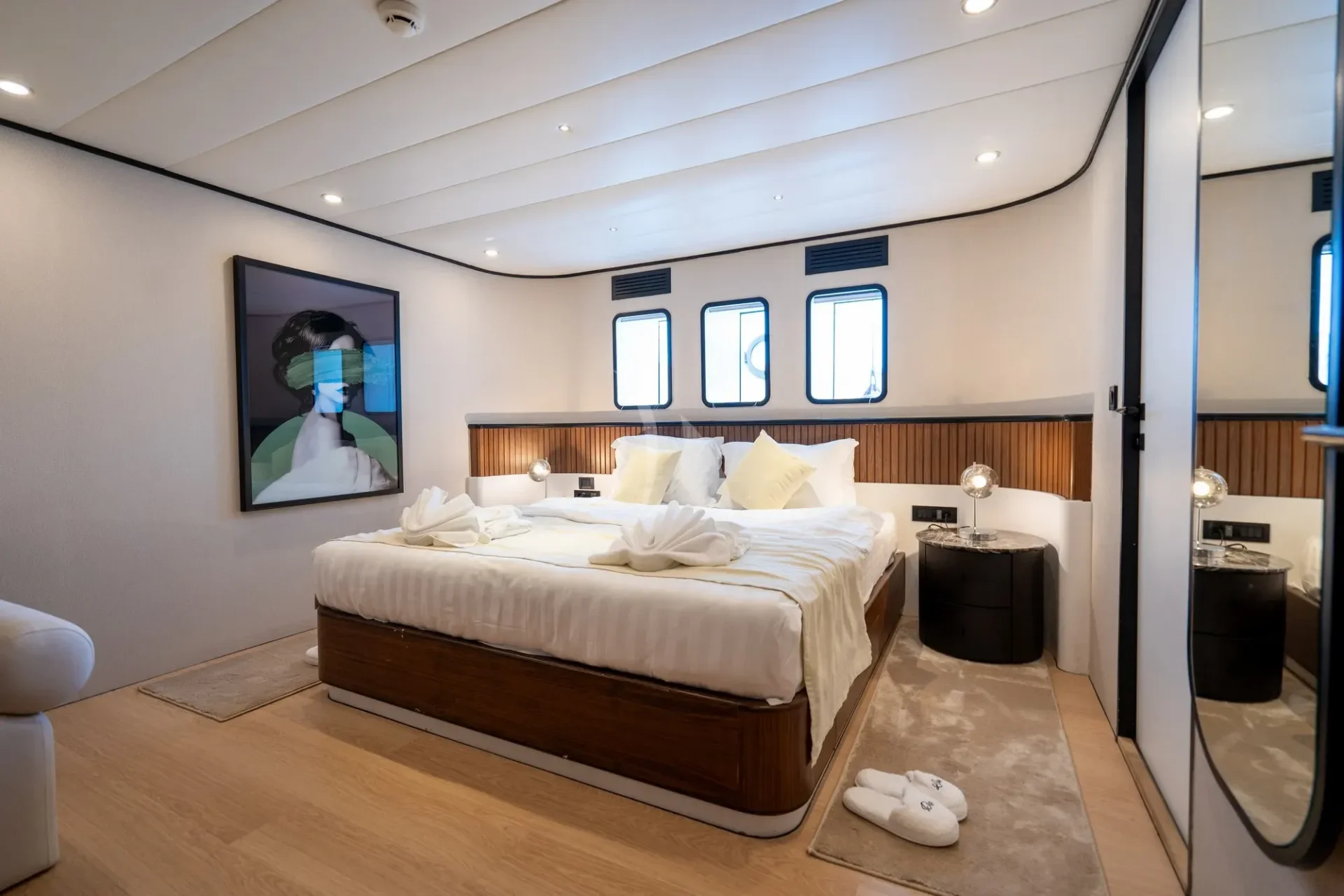 De Love Charter Yacht