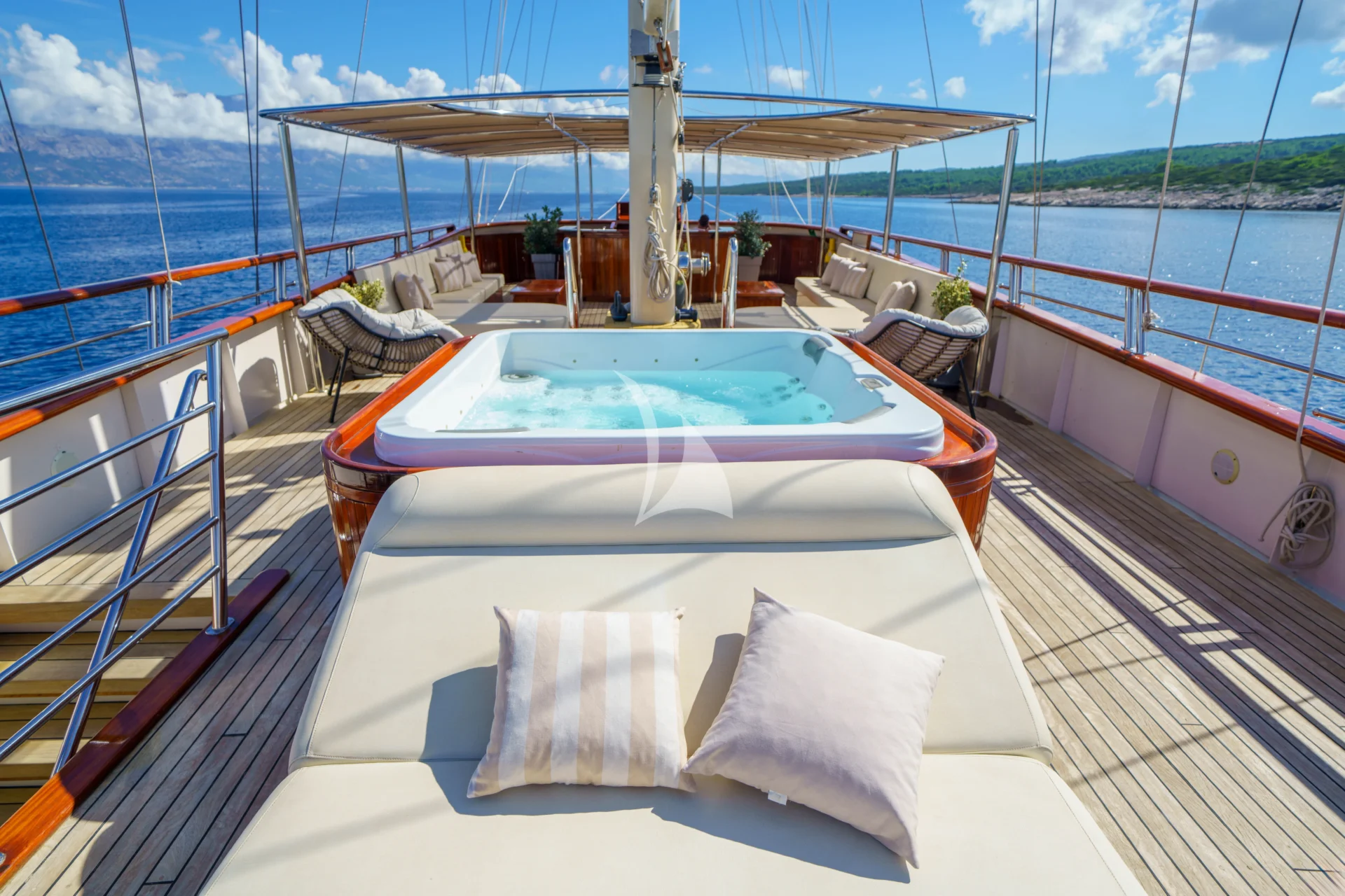 SON DE MAR Charter Yacht