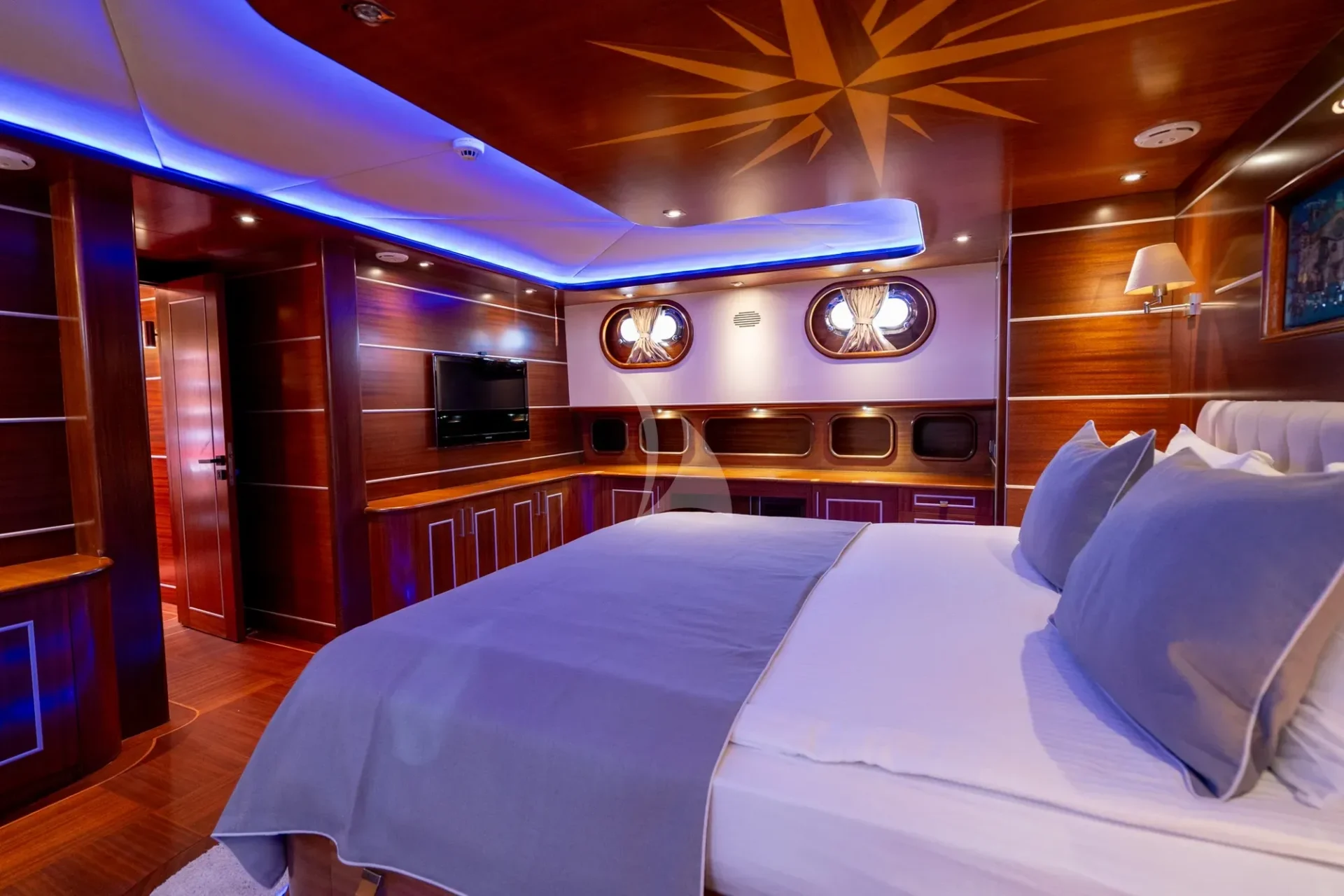 La Bella Vita Charter Yacht
