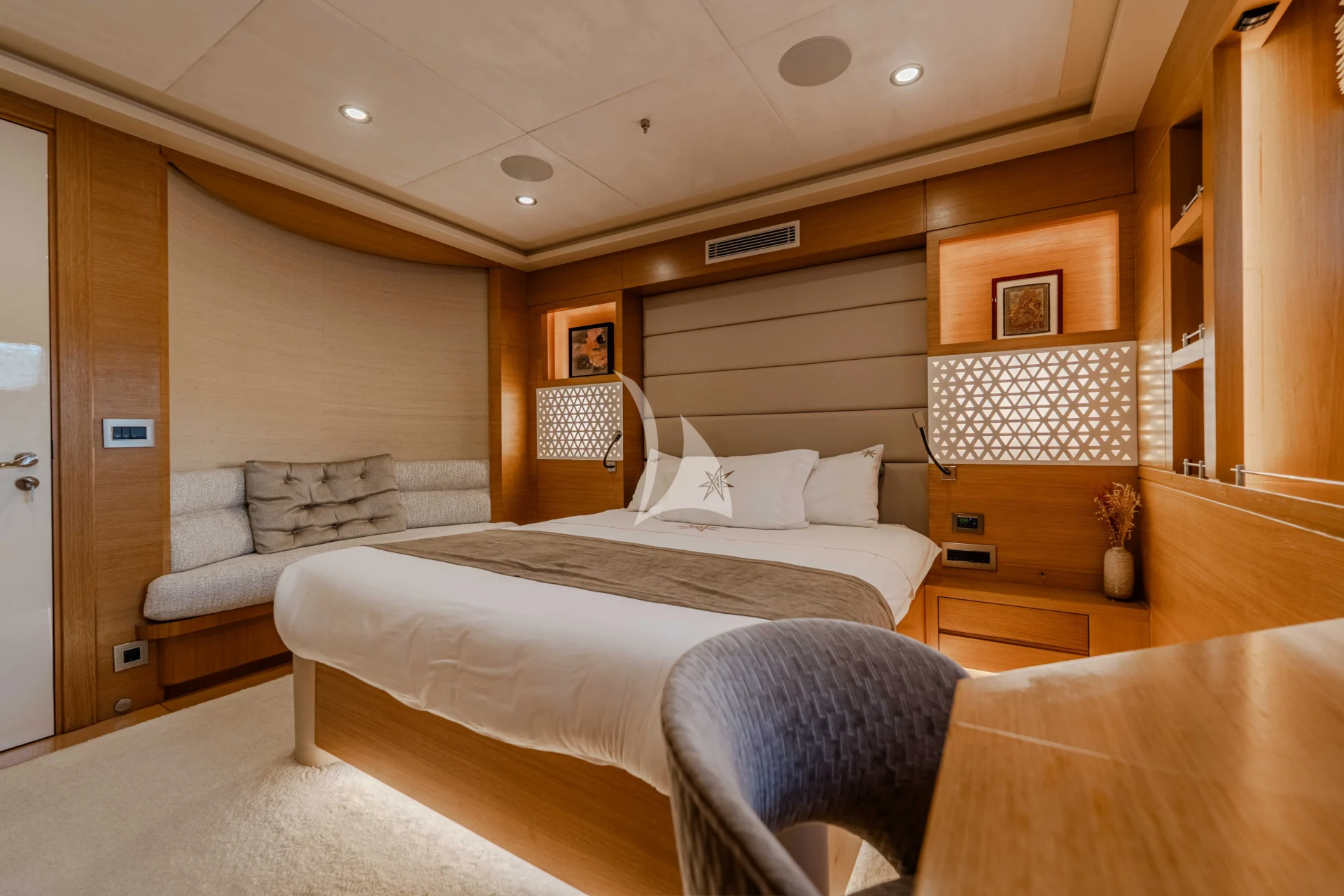ARESTEAS Charter Yacht