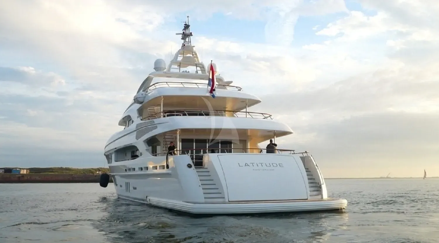 LATITUDE Charter Yacht