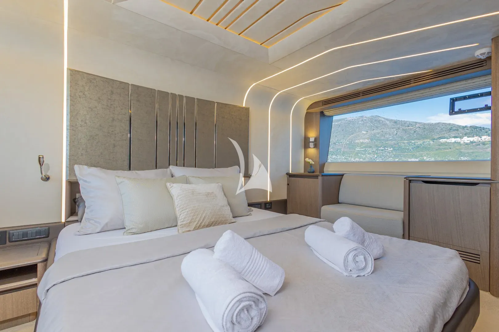 PARADISE Charter Yacht