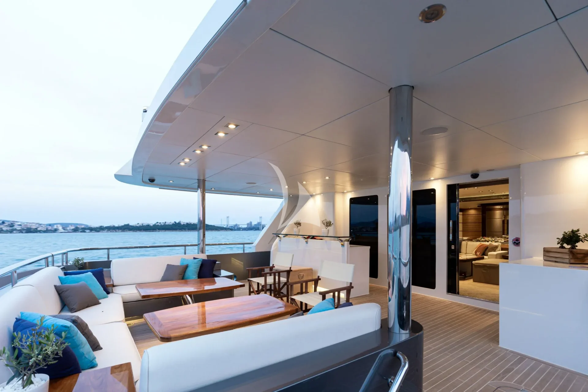 I SEA Charter Yacht
