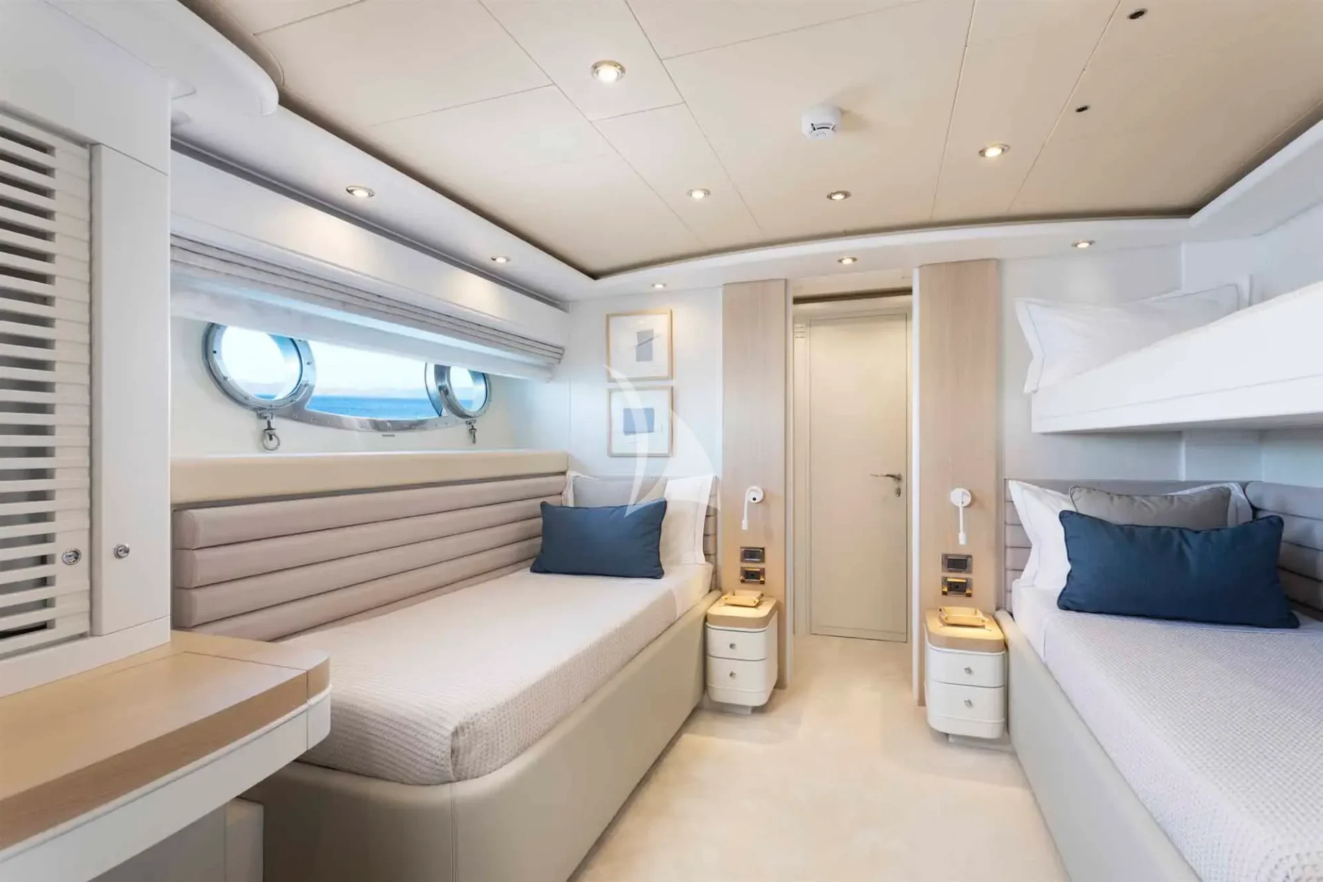 PARADISE Charter Yacht