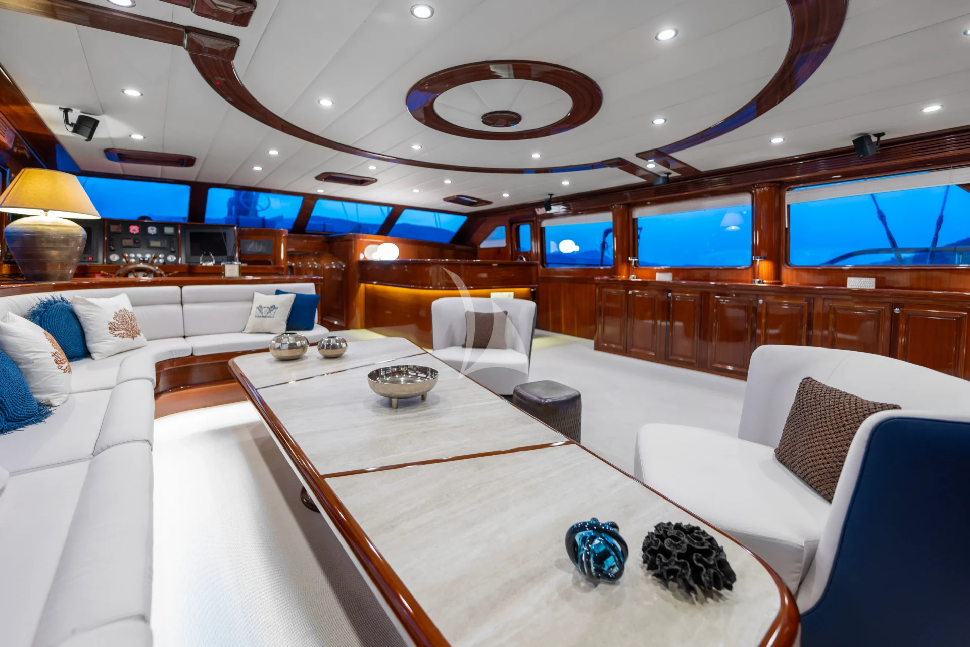 PERFORMANCE FEE Charter Yacht