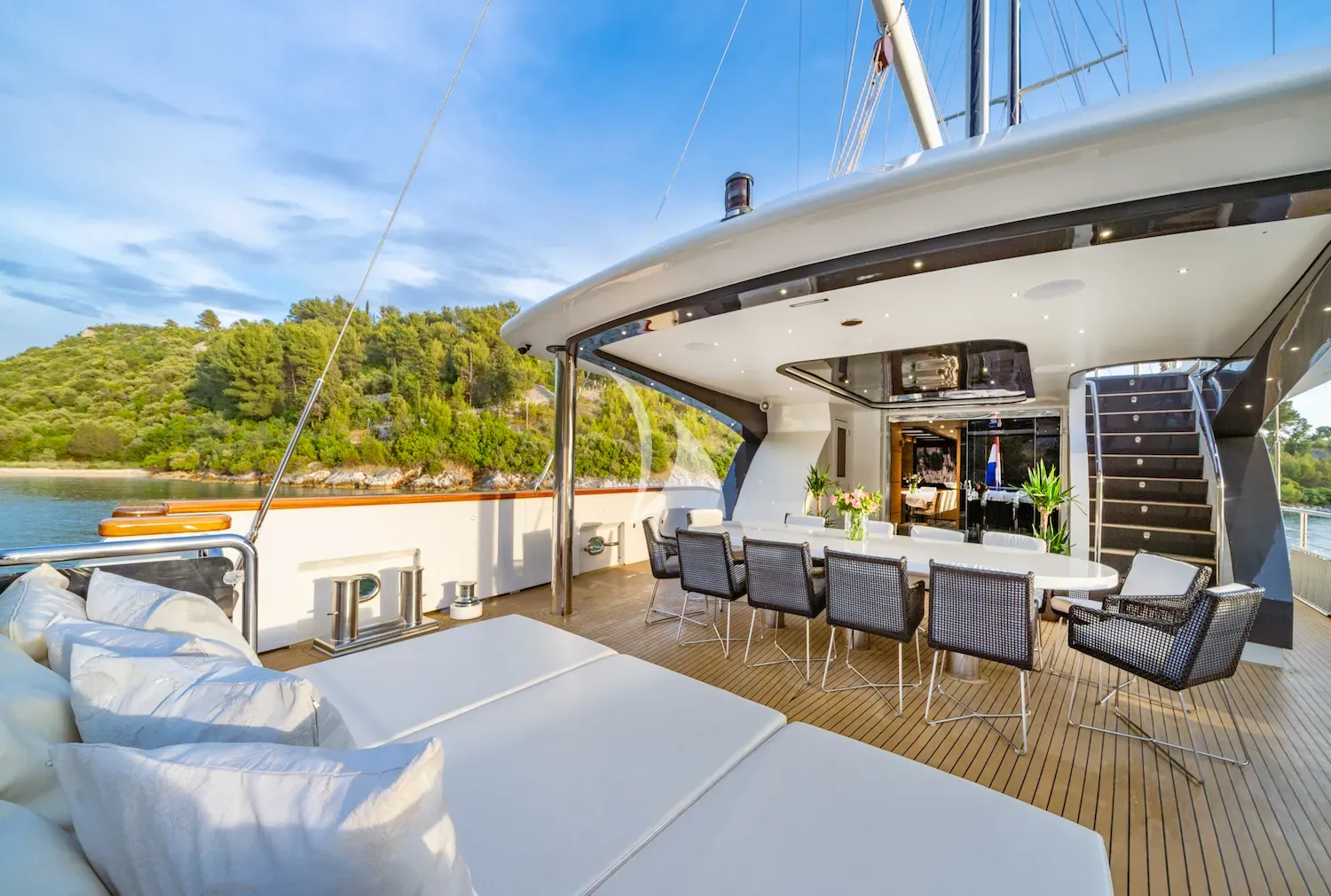 NAVILUX Charter Yacht