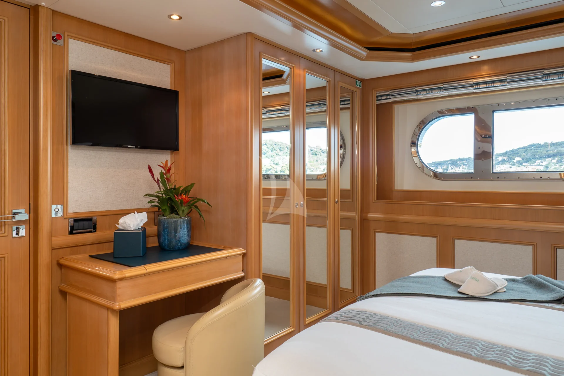 HANA Charter Yacht