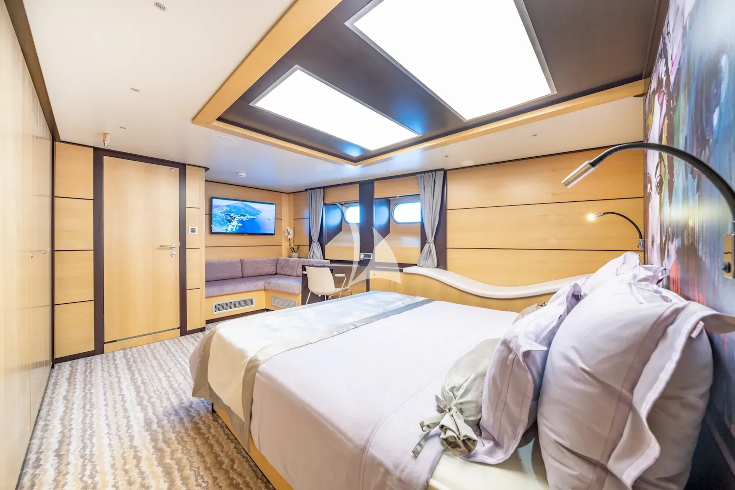 NAVILUX Charter Yacht