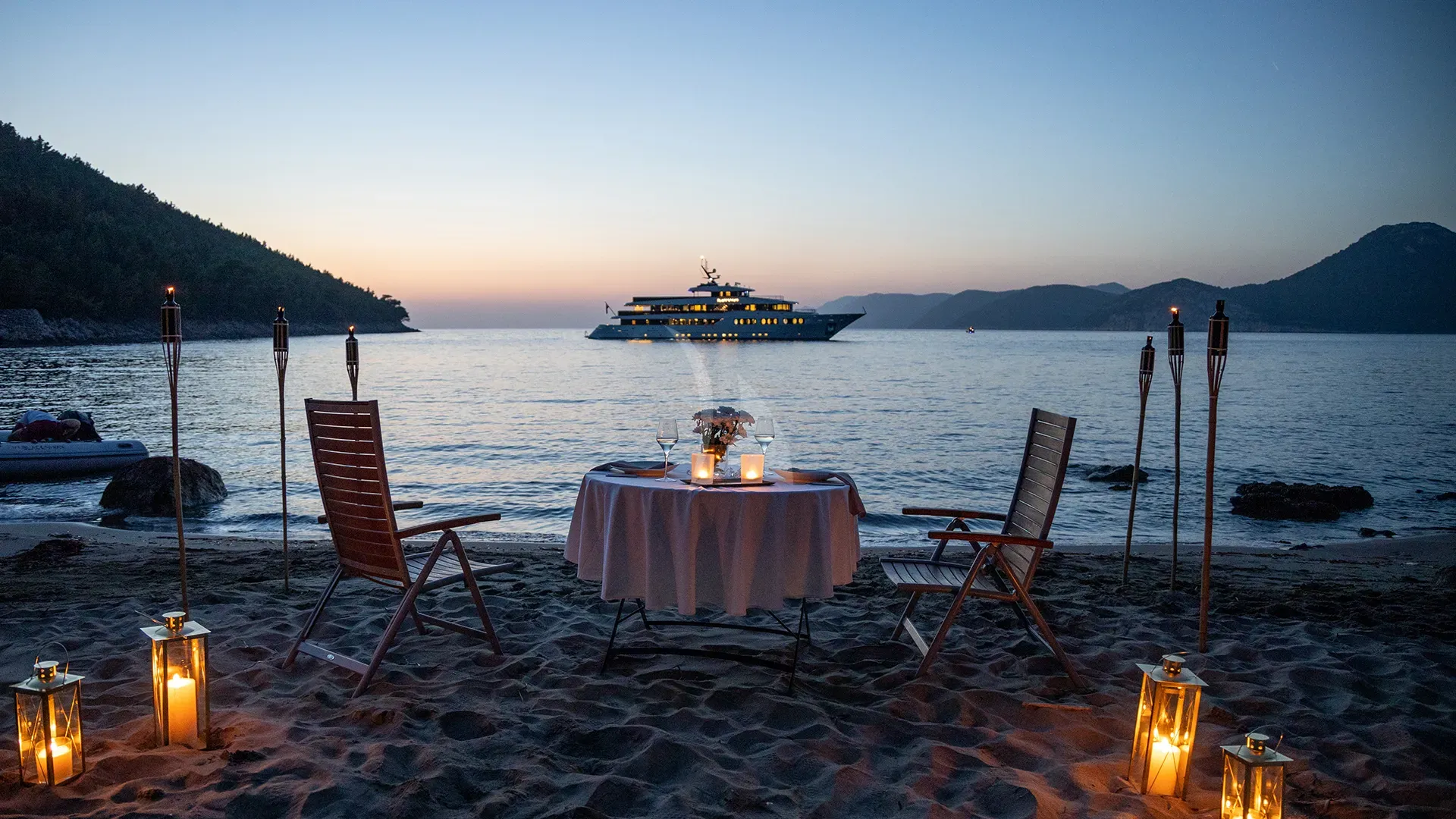 BLACK SWAN Charter Yacht