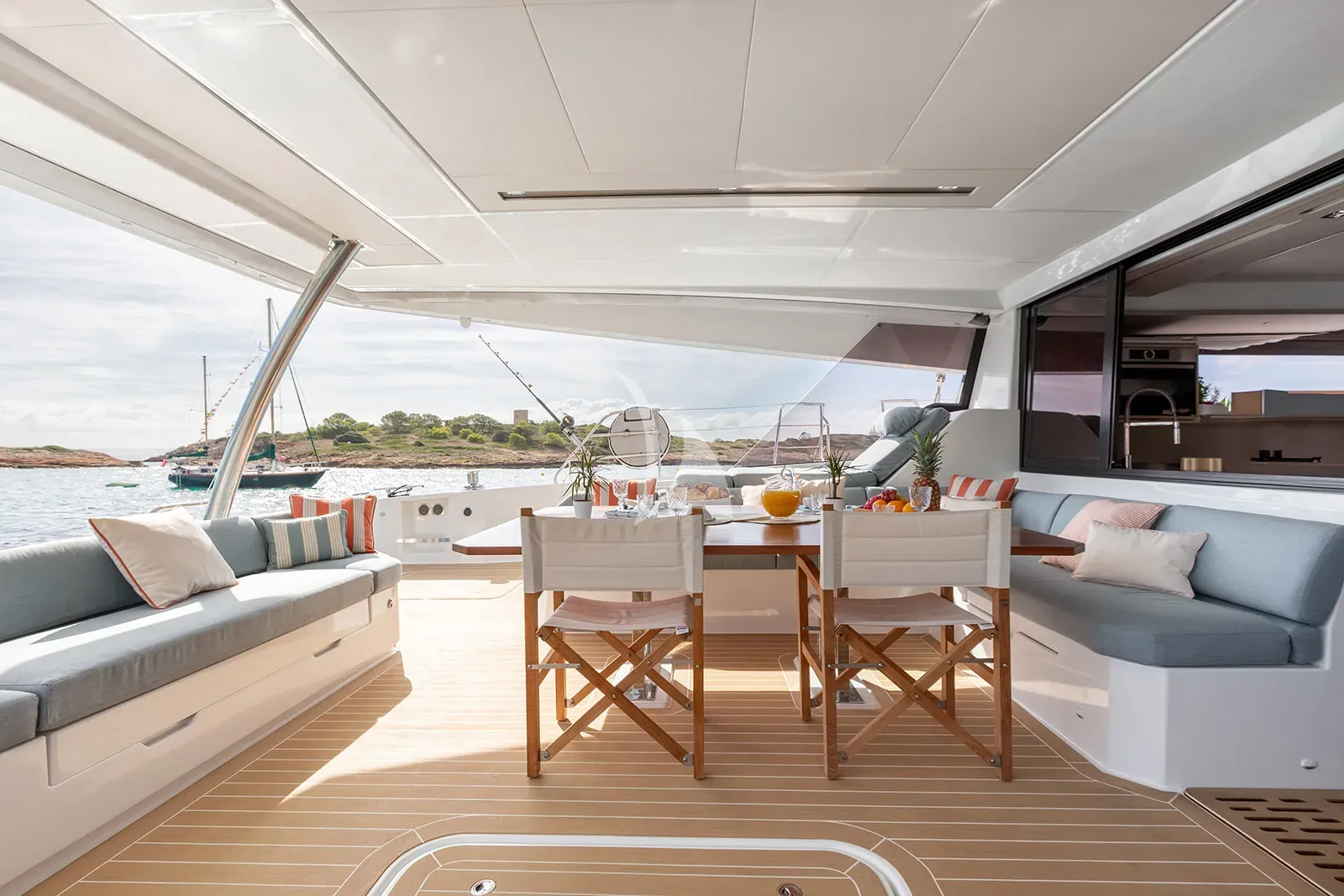VAGATOR Charter Yacht