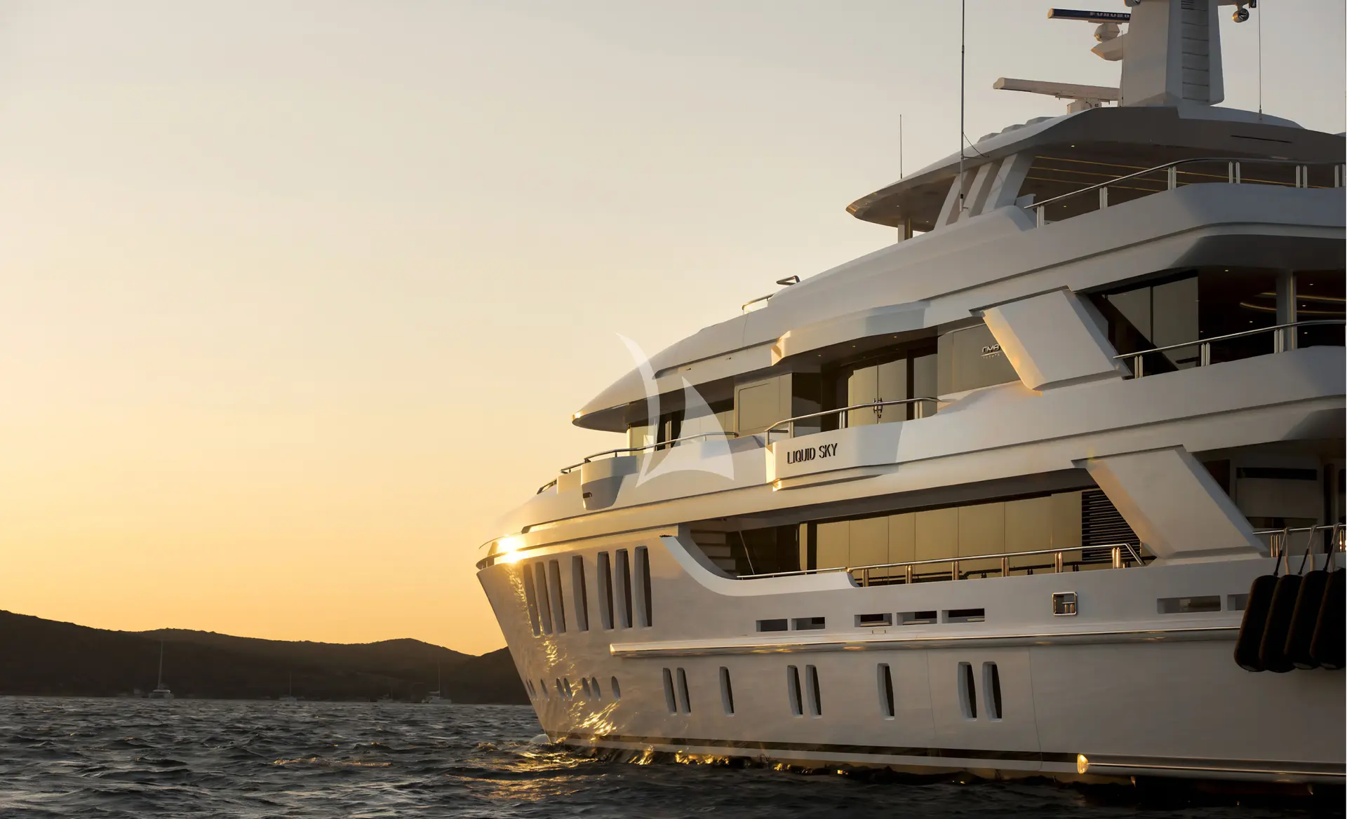 LIQUID SKY Charter Yacht
