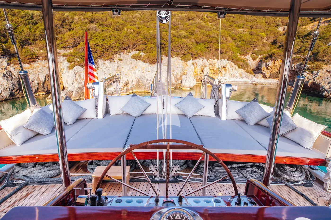 HIC SALTA Charter Yacht