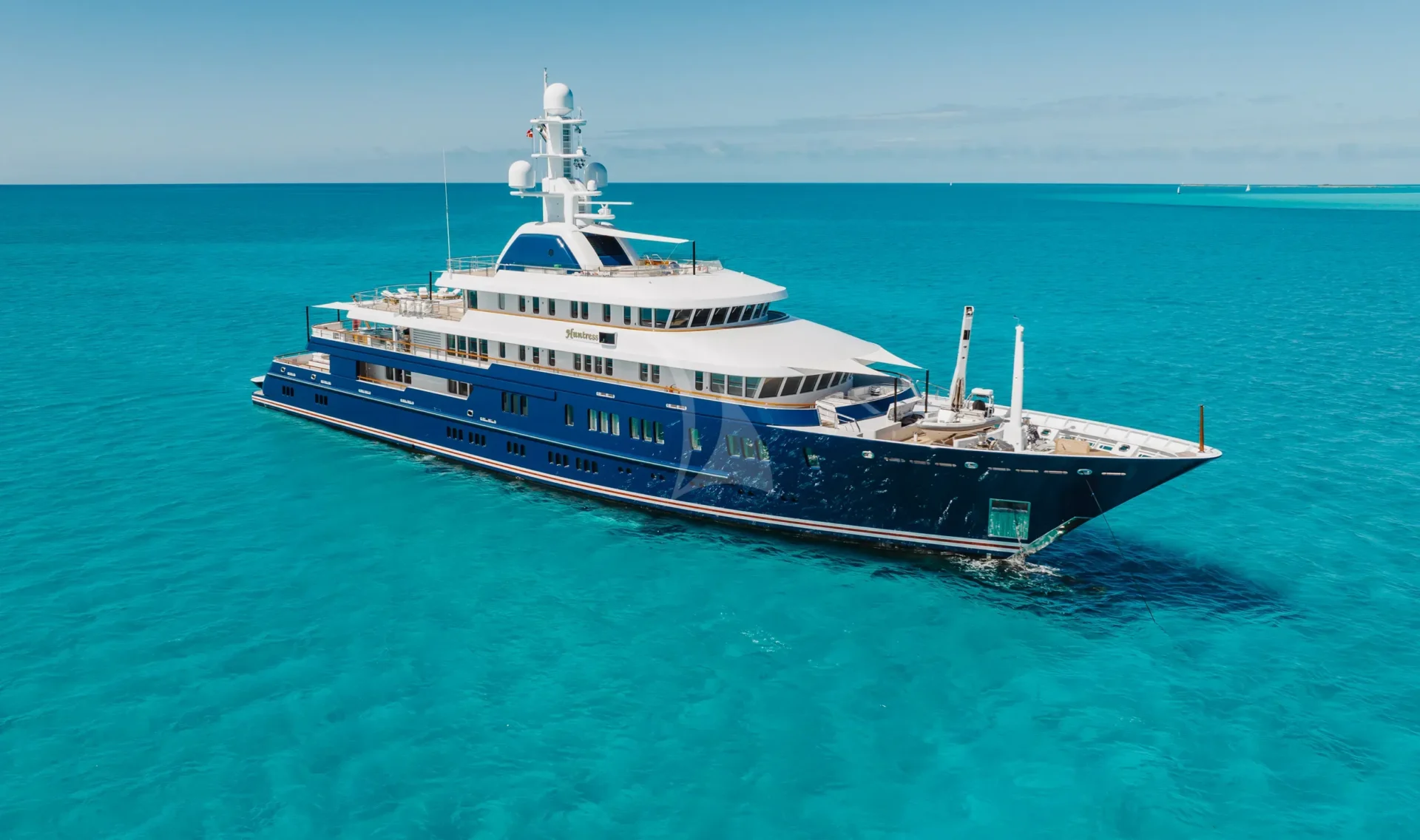 HUNTRESS Charter Yacht