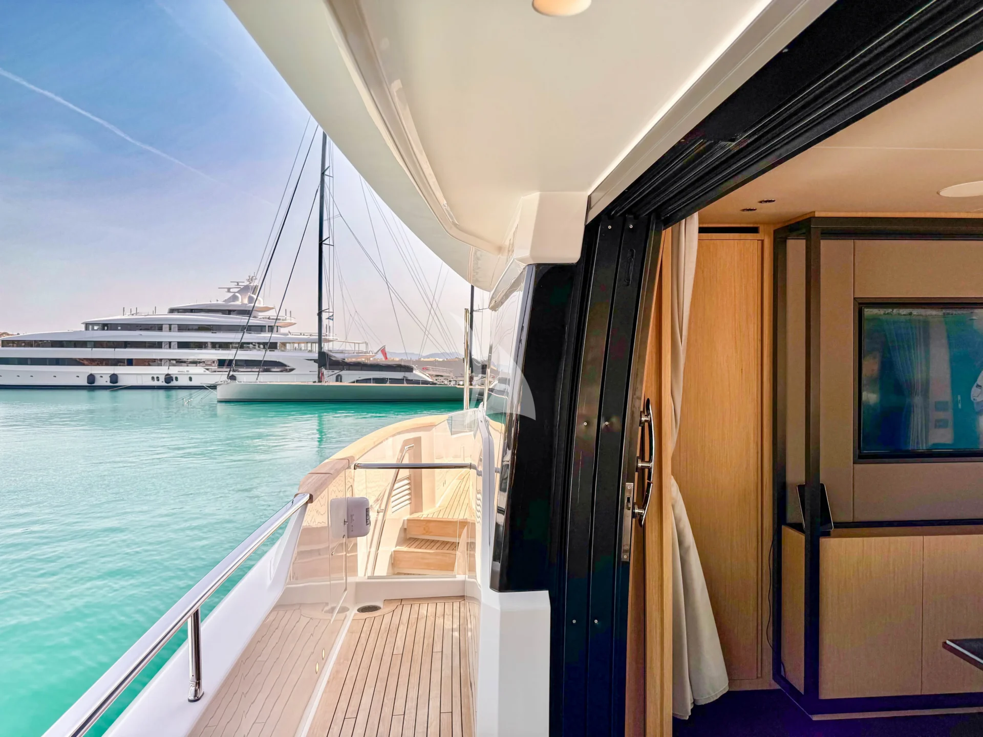FLORI Charter Yacht