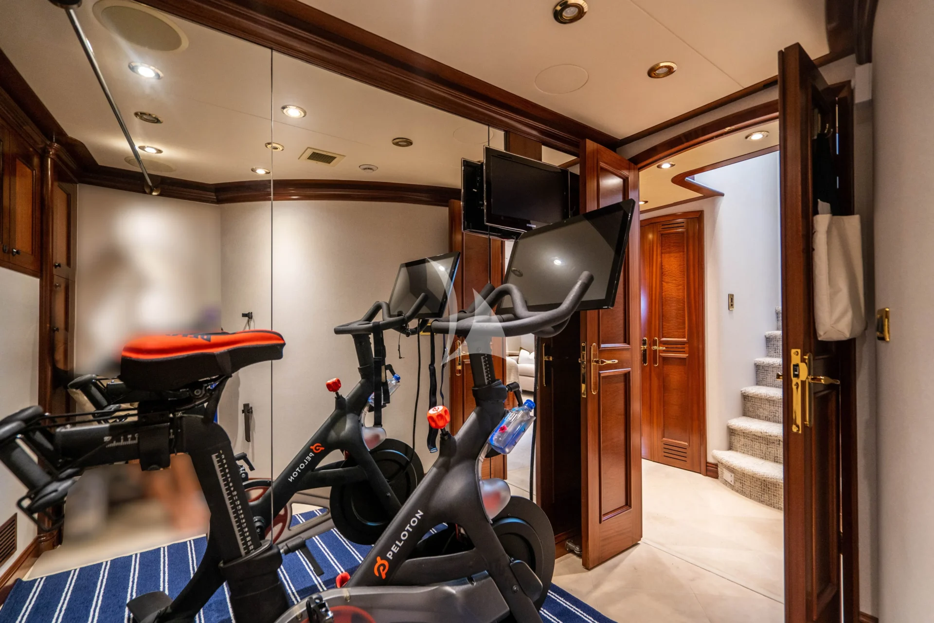 RISK & REWARD Charter Yacht