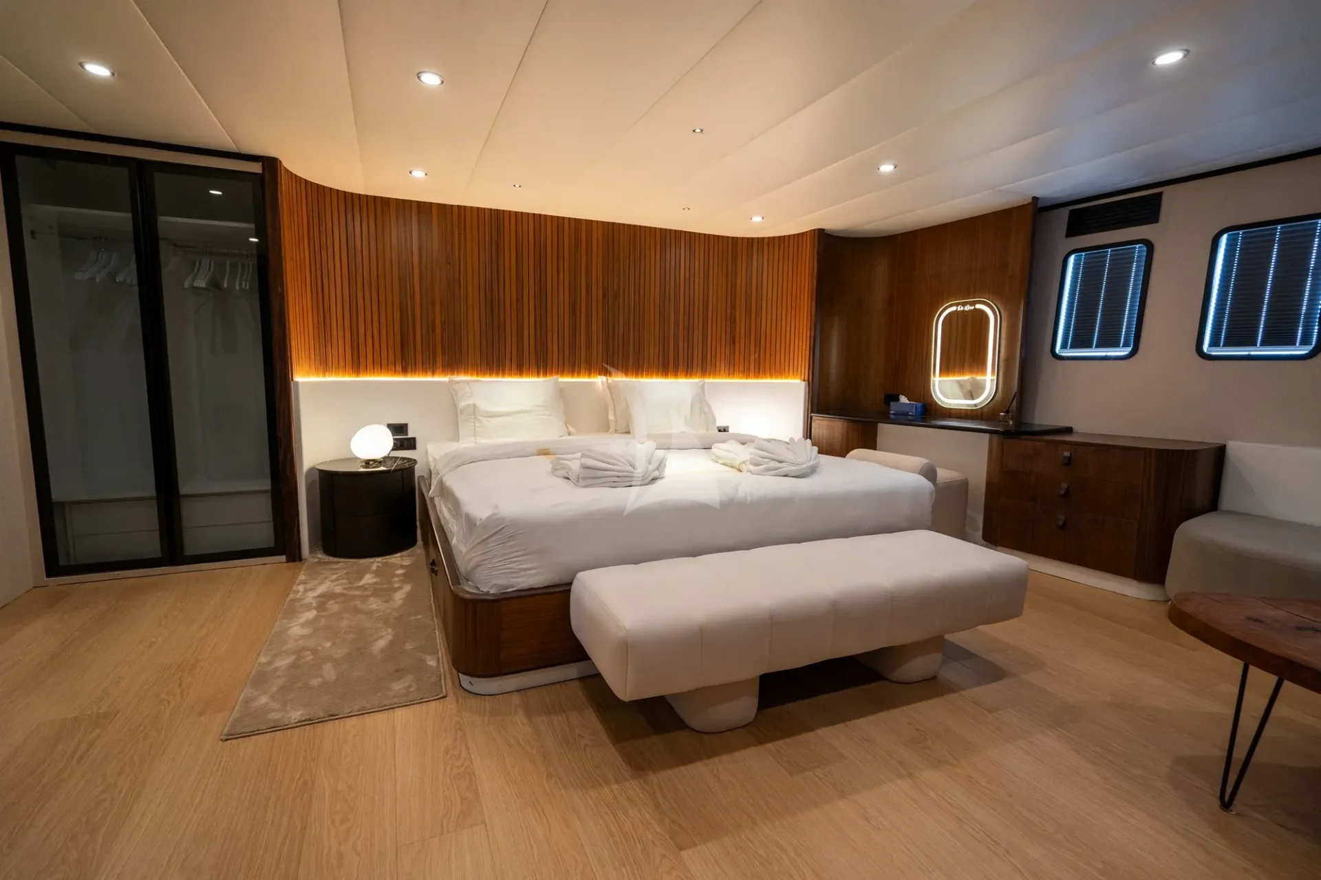 De Love Charter Yacht