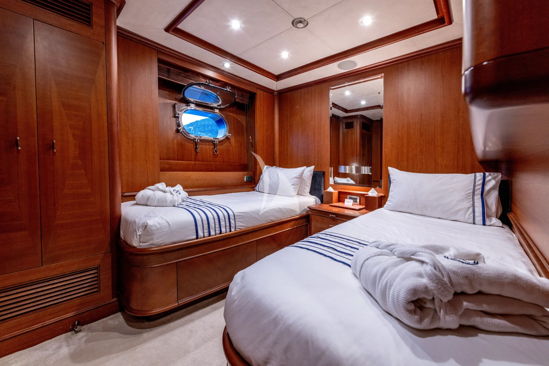 SEA BLUEZ Charter Yacht