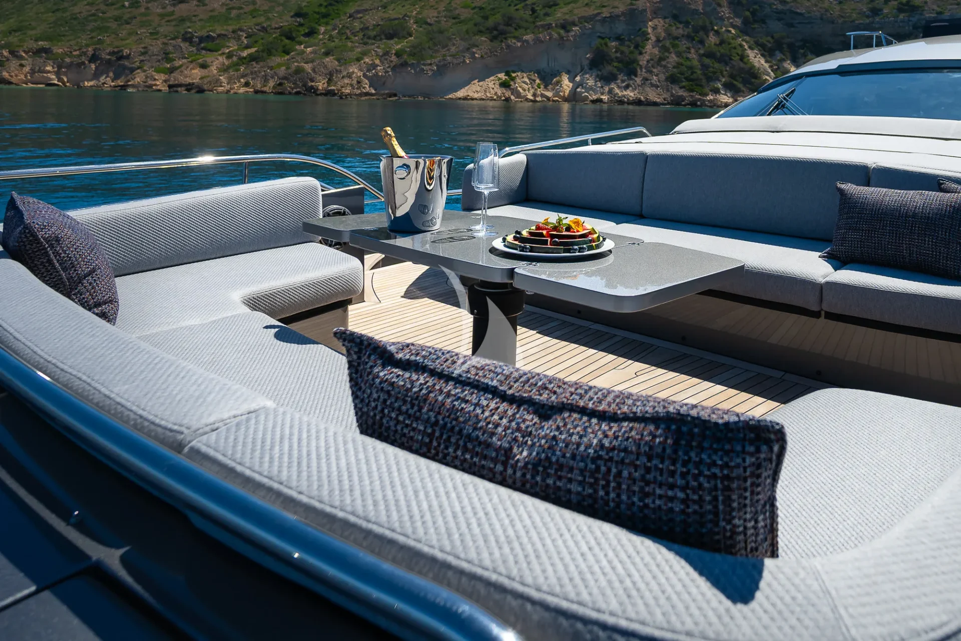 EL MACANN Charter Yacht