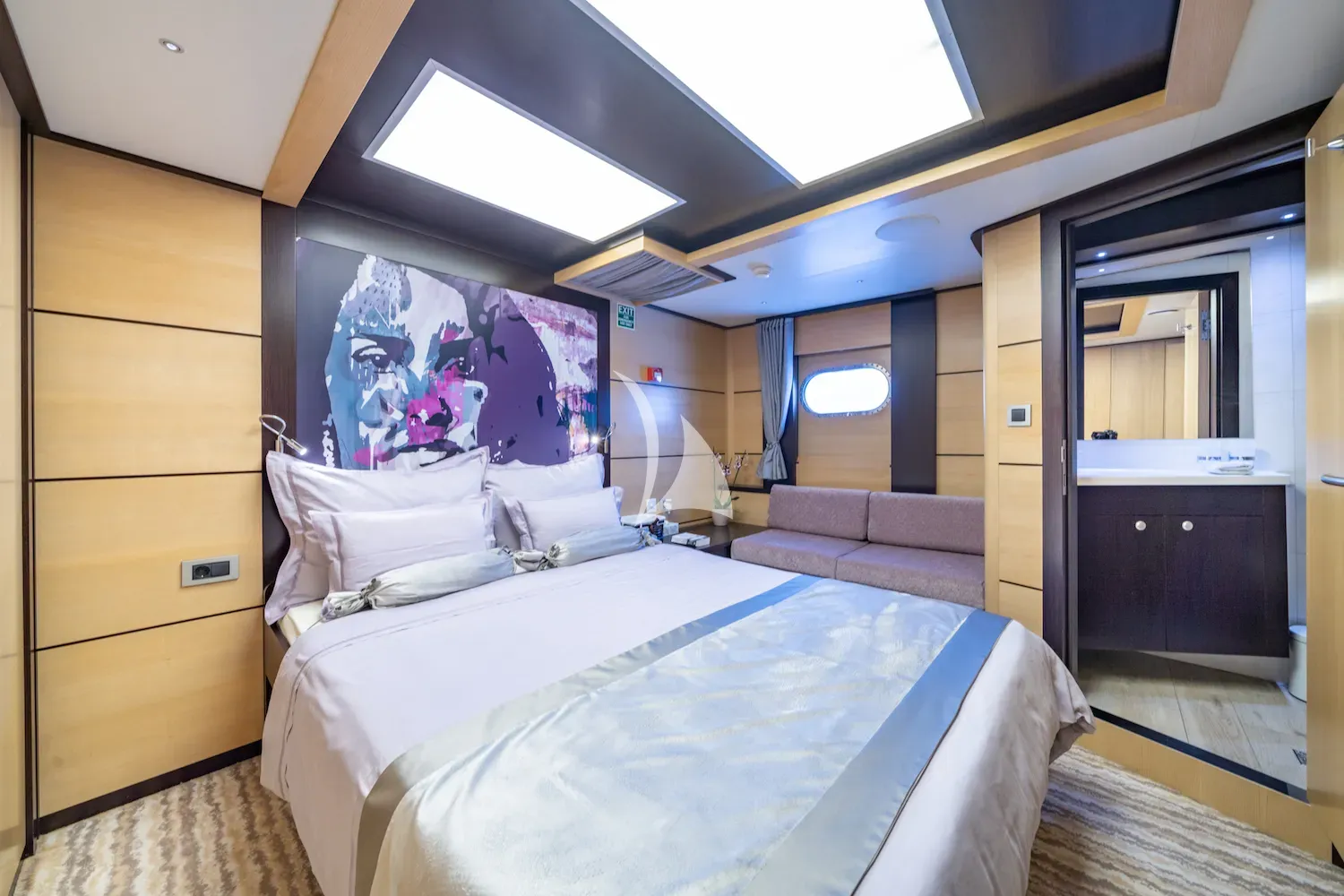 NAVILUX Charter Yacht