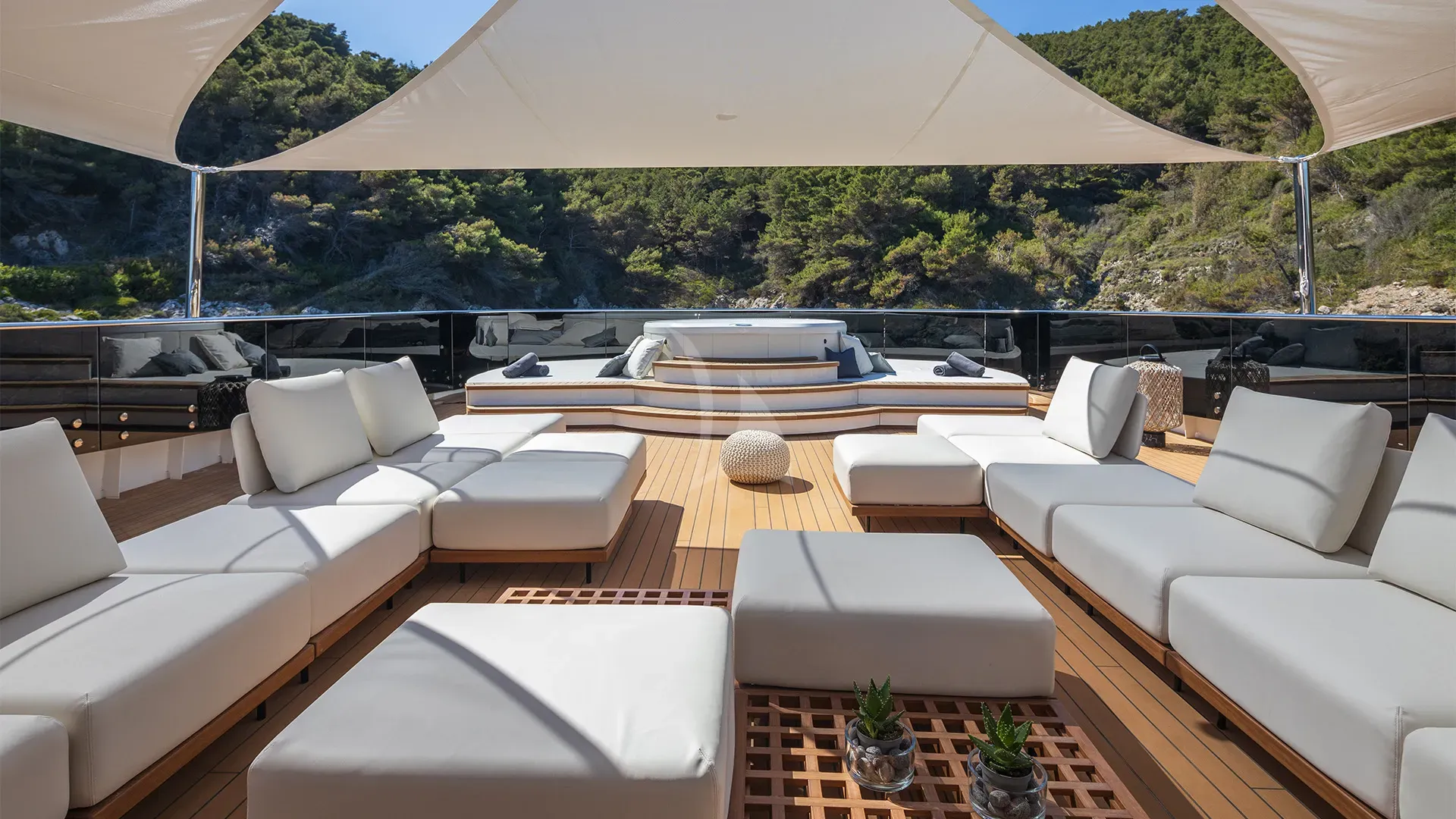 BLACK SWAN Charter Yacht