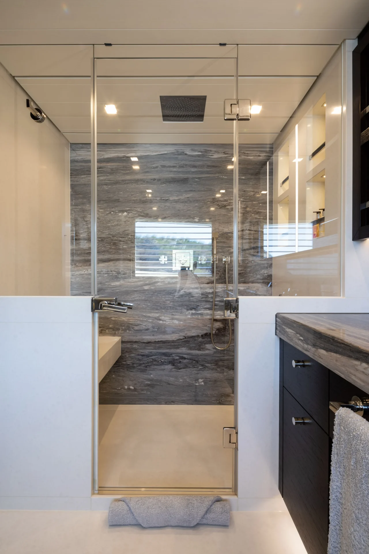 MIRAGE Charter Yacht