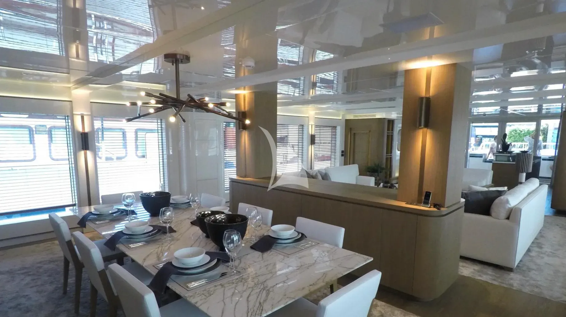 LIQUID SKY Charter Yacht