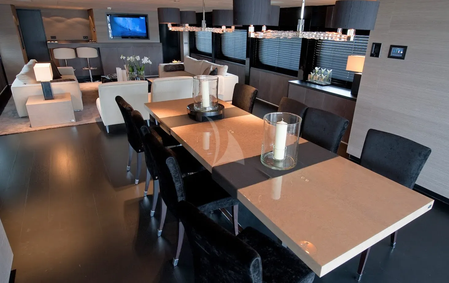 LATITUDE Charter Yacht