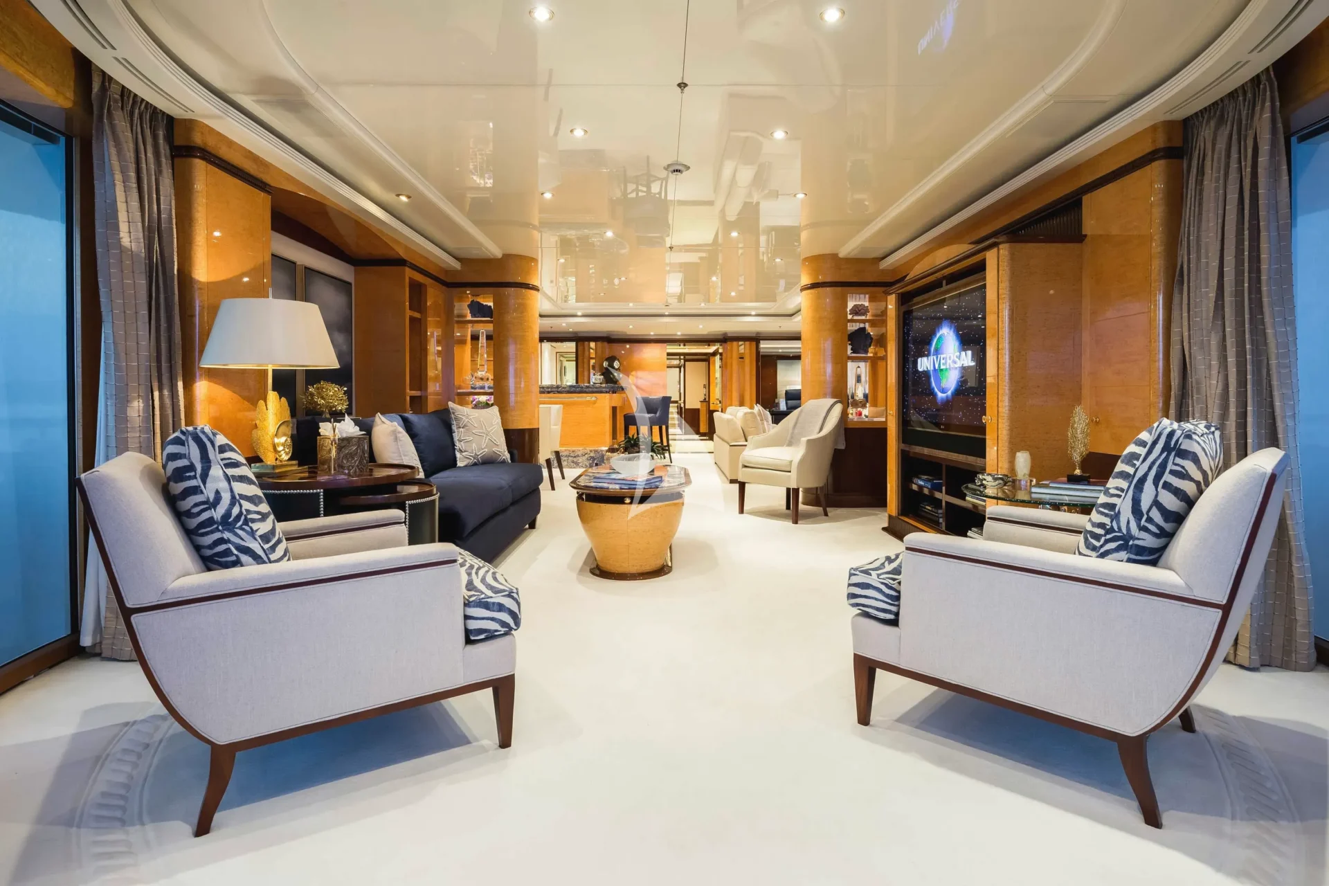LUCKY LADY Charter Yacht