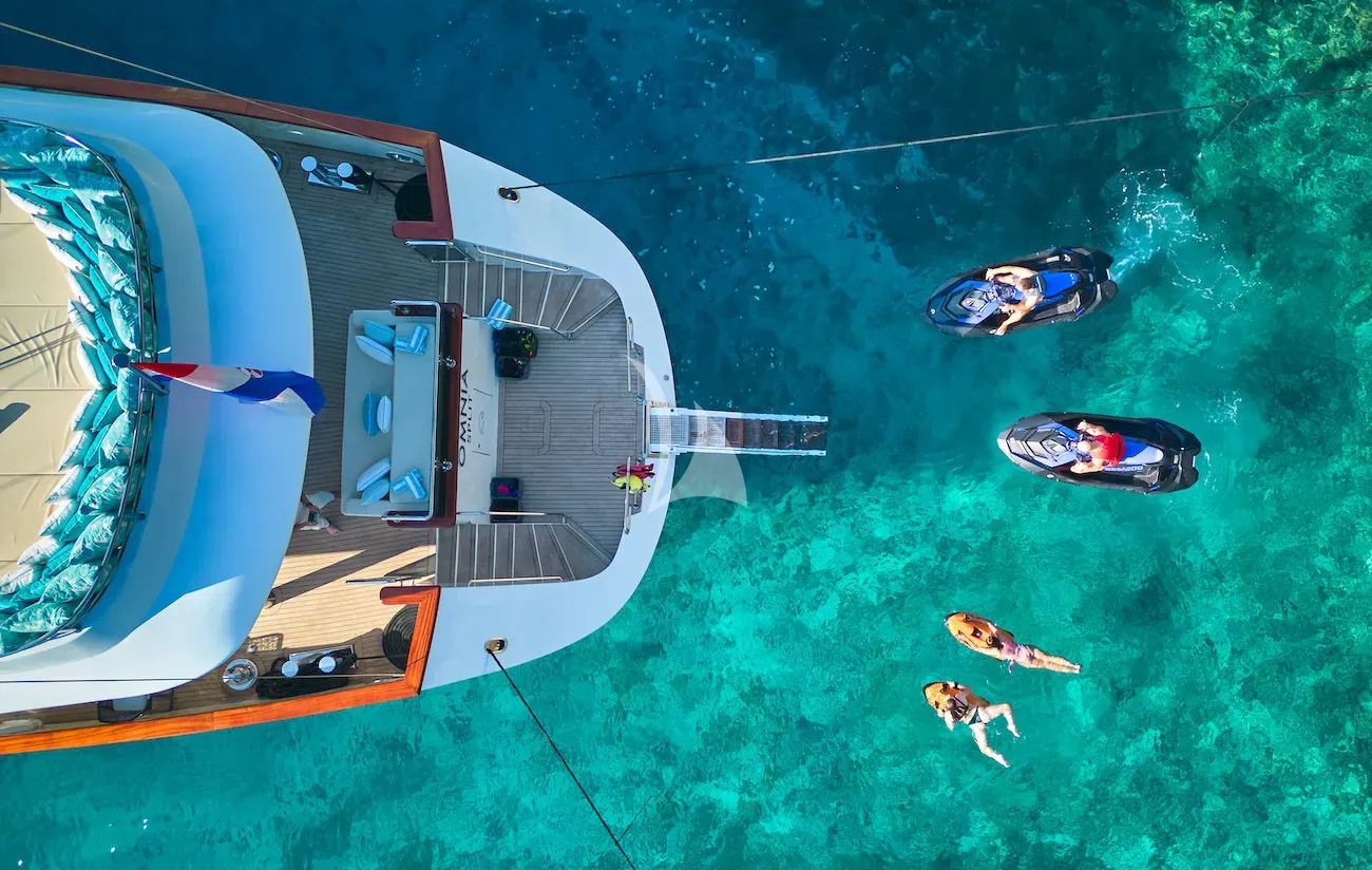 OMNIA Charter Yacht