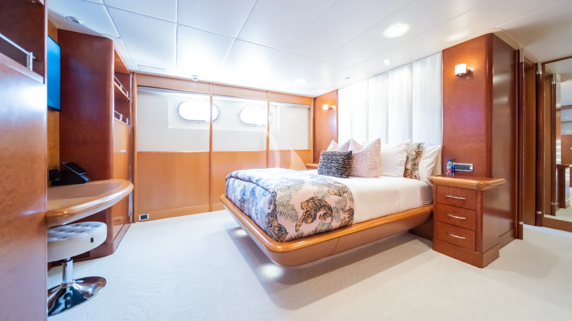 OCTOPUS Charter Yacht
