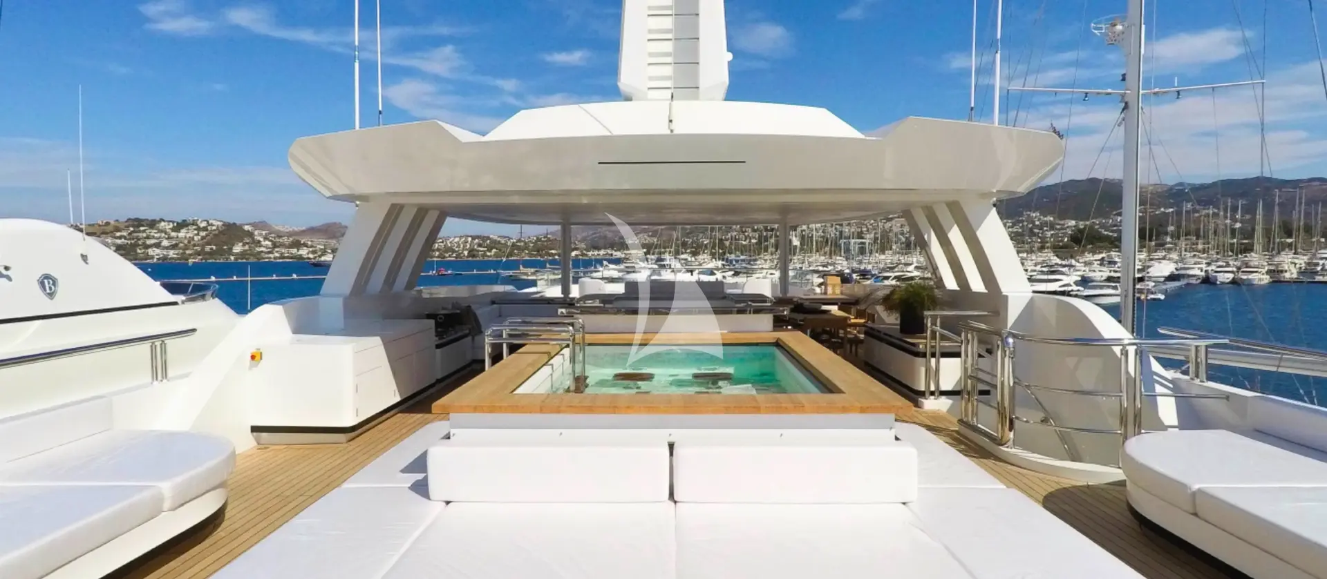 LIQUID SKY Charter Yacht