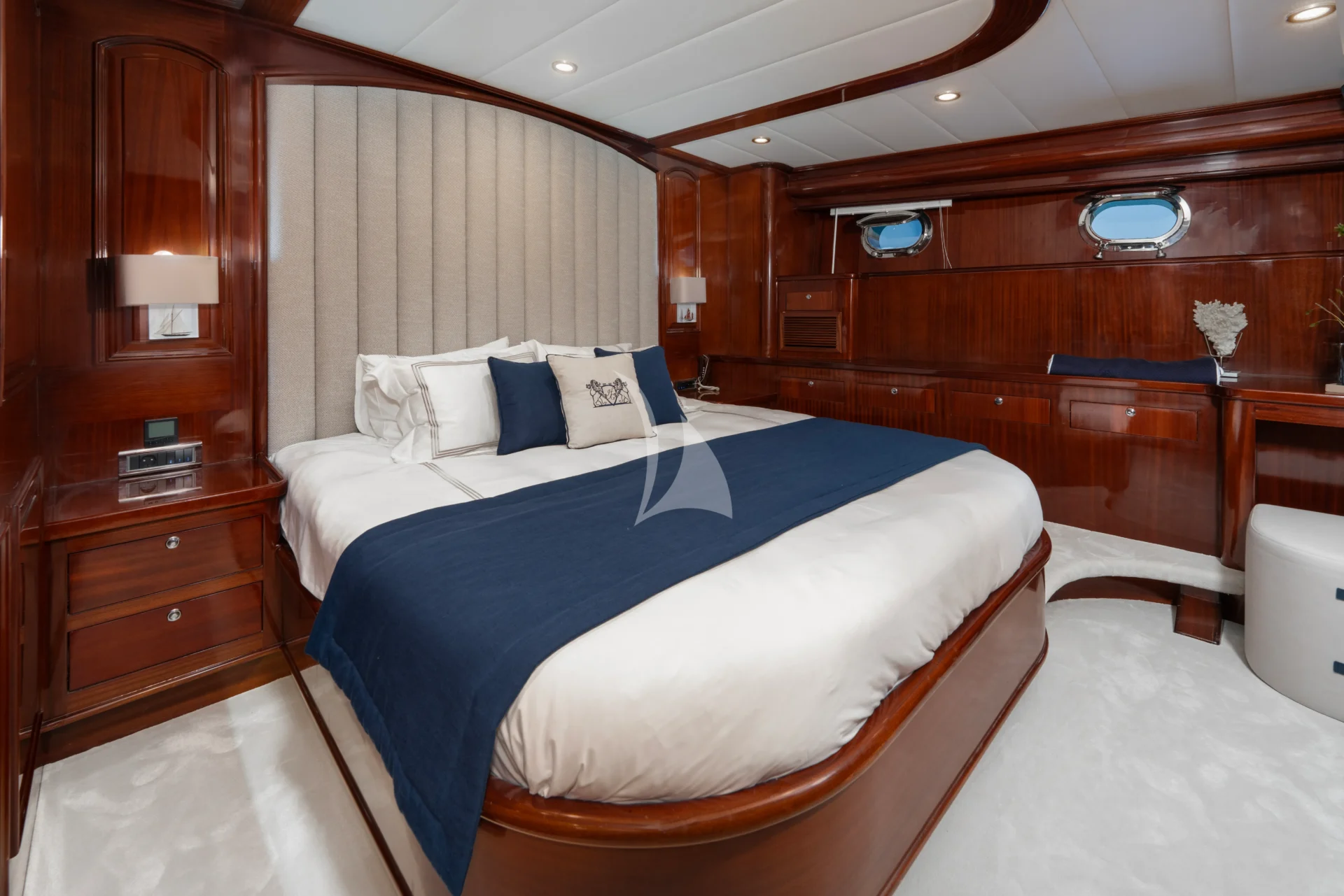 PERFORMANCE FEE Charter Yacht
