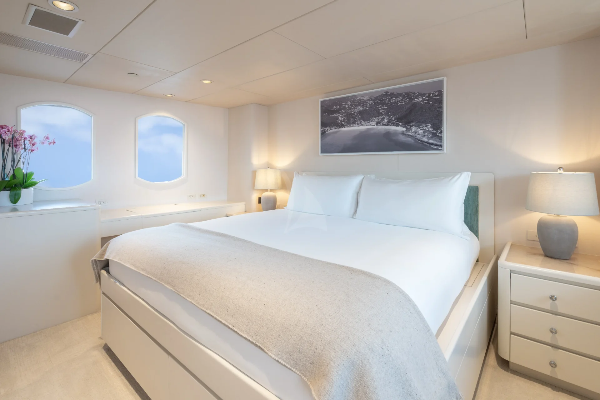 CHANSON Charter Yacht