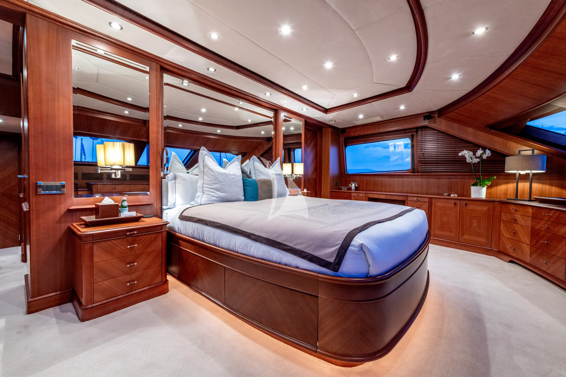 SEA BLUEZ Charter Yacht