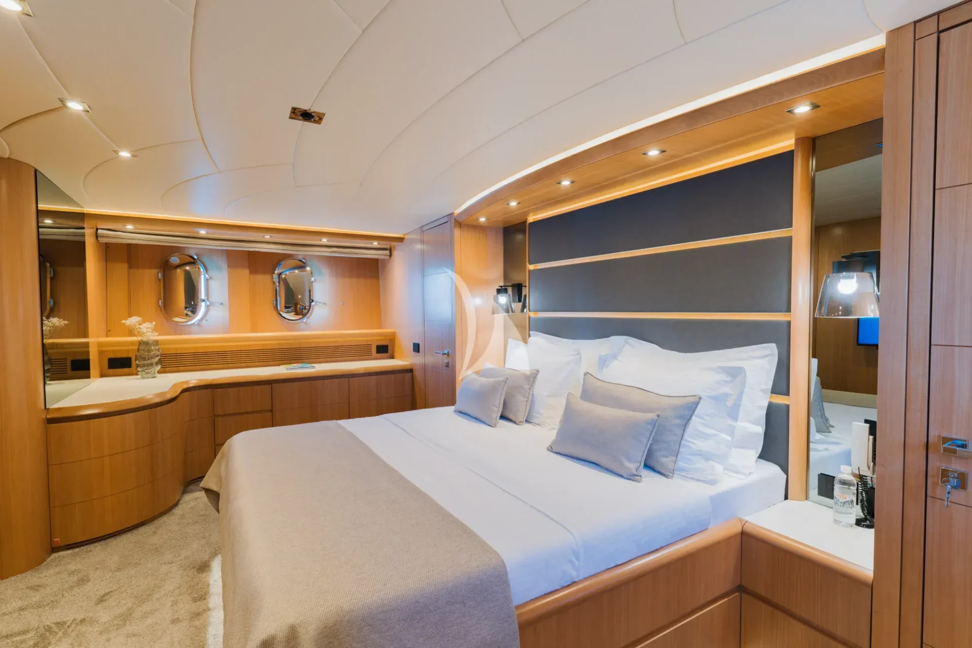 Cynthia Charter Yacht