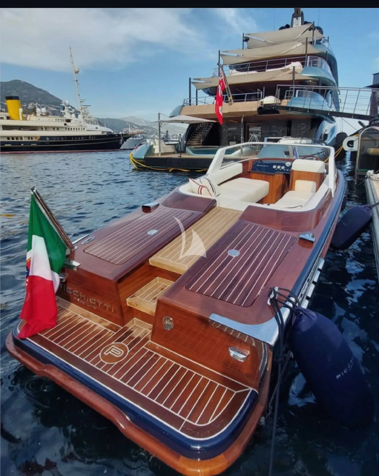 THE GENTLEMAN Charter Yacht