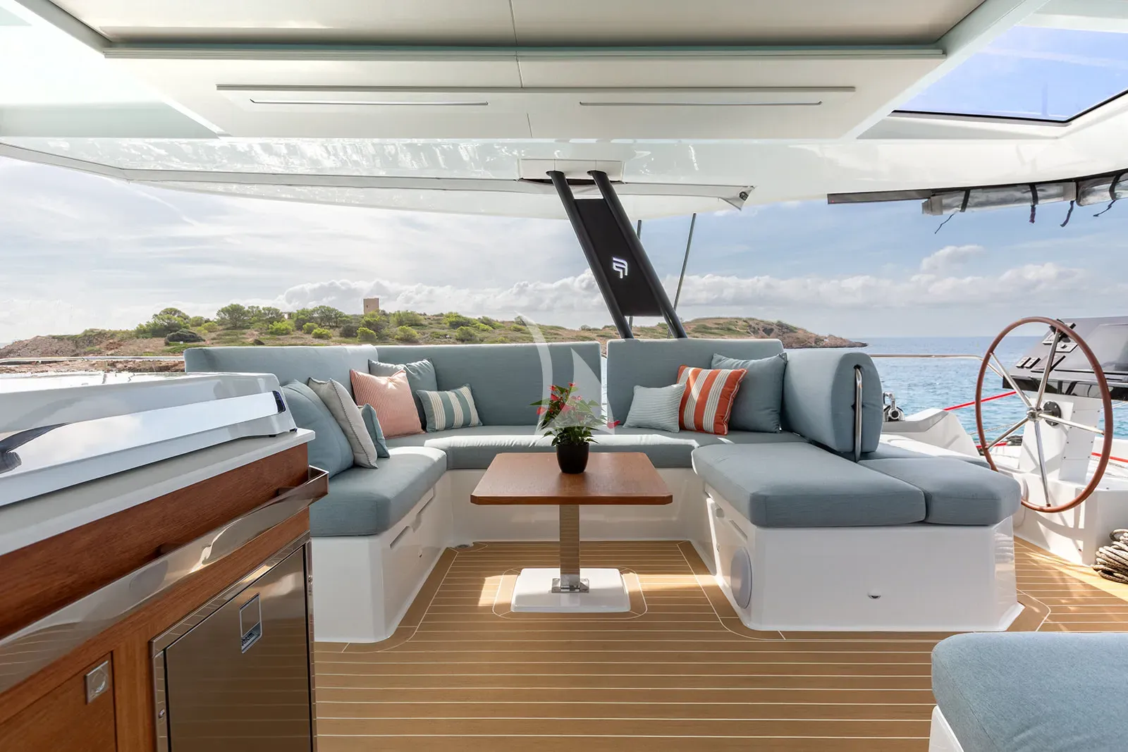 VAGATOR Charter Yacht