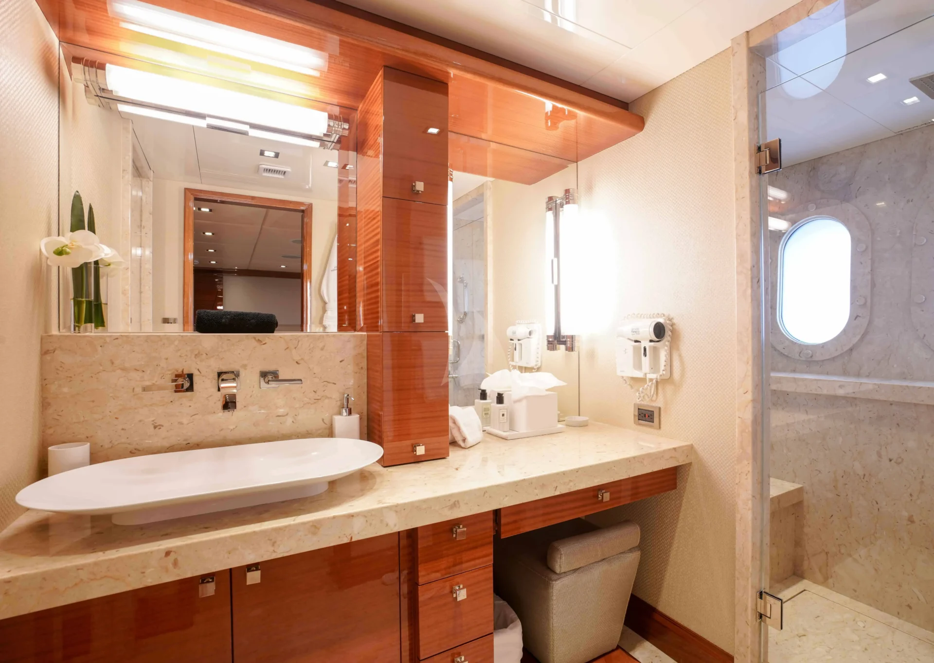 ASPEN ALTERNATIVE Charter Yacht